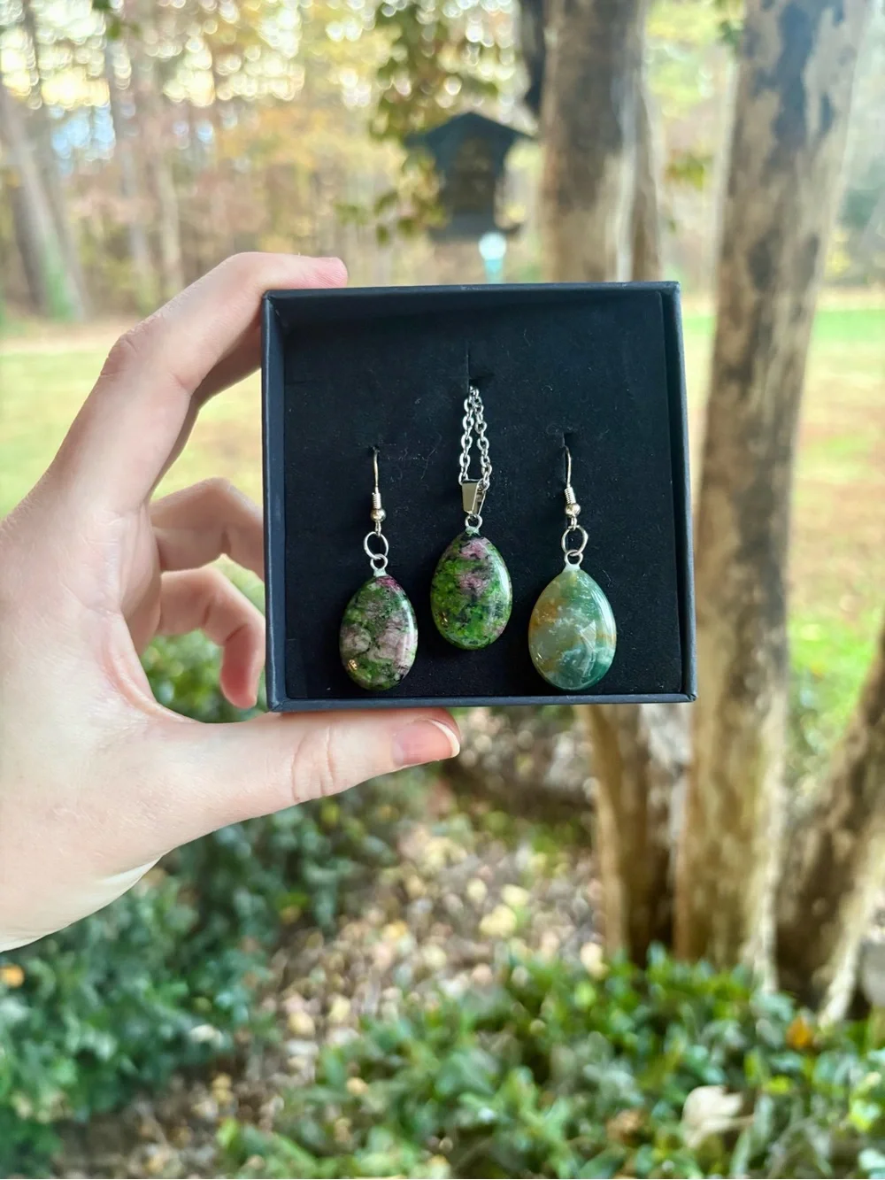 Hand Crafted Green and Pink Oval Jade Pendant Necklace and Earrings Set - Picture 2 of 4